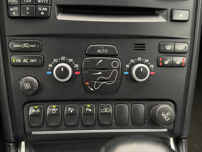 Volvo XC90 D5 AWD SUMMUM AUT 7 míst CZ 2.4 d Summum