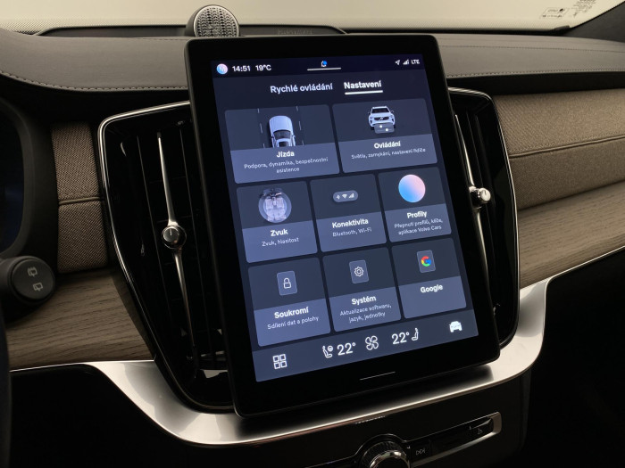 Volvo XC90 T8 AWD RECHARGE REZERVACE