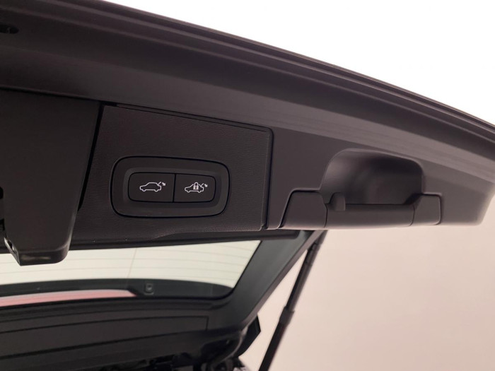 Volvo XC60 B4 AWD PLUS DARK REZERVACE 2.0 Plus