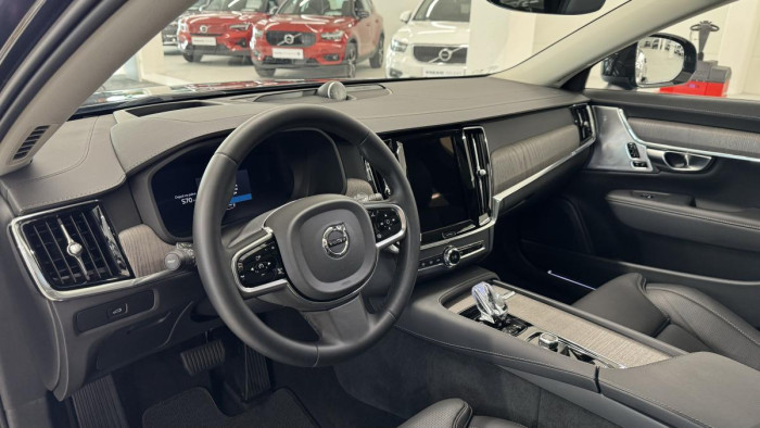 Volvo V90 CROSS COUNTRY B5 REZERVACE