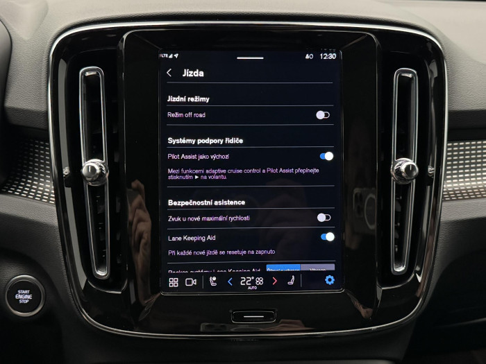 Volvo XC40 B3 DARK ULTRA CZ 1.maj