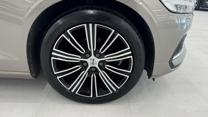 Volvo V60 D4 INSCRIPTION AUT REZERVACE 2.0 d