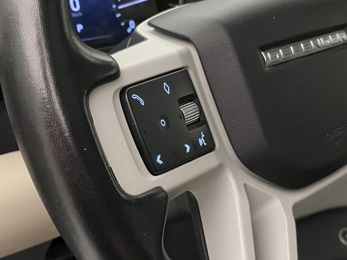 Land Rover Defender D250 AWD SE AUT CZ 3.0 d SE