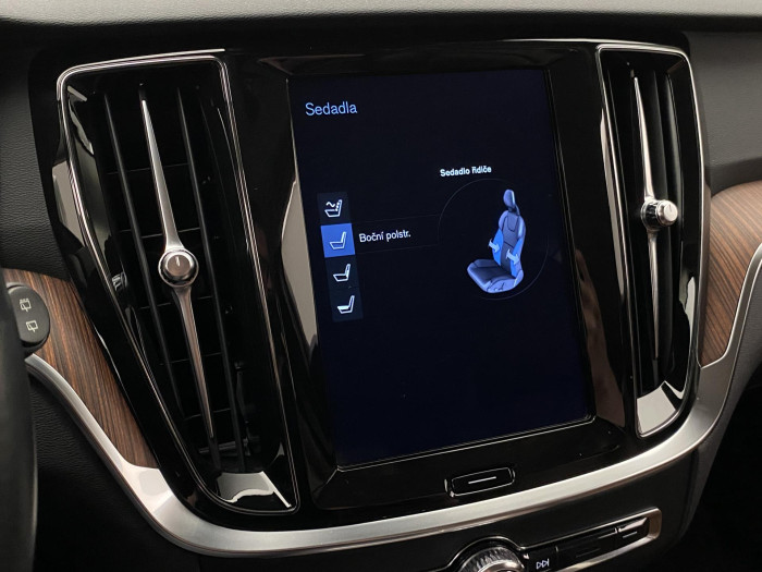Volvo V60 CC D4 AWD PRO REZERVACE 2.0 d CC CC