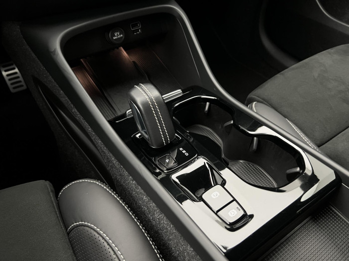 Volvo XC40 T5 RECHARGE R-DESIGN AUT