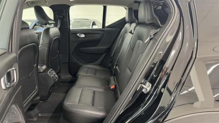 Volvo XC40 T4 AWD MOMENTUM AUT REZERVACE 2.0 Momentum