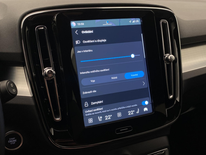 Volvo XC40 B3 DARK PLUS AUT CZ