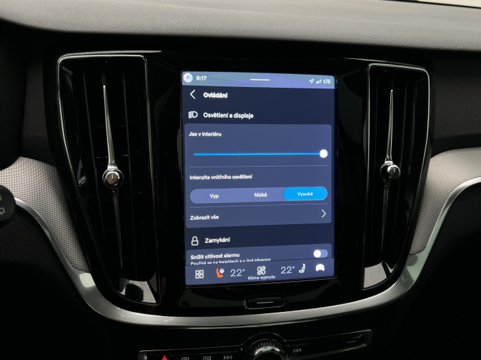 Volvo V60 B4 PLUS DARK AUT 1.maj.