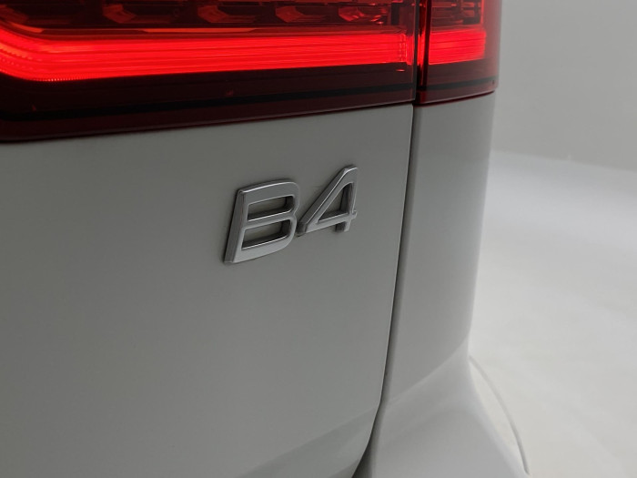 Volvo V60 B4 DARK PLUS AUT REZERVACE