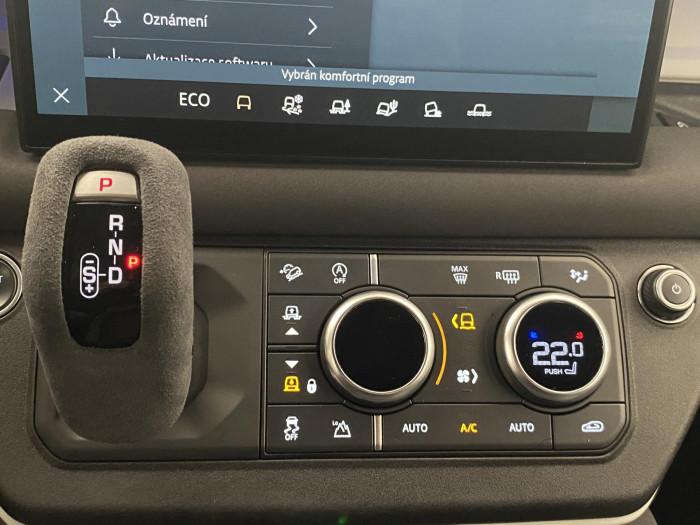 Land Rover Defender 110 D250 SE AWD AUT REZERVACE 3.0 d SE