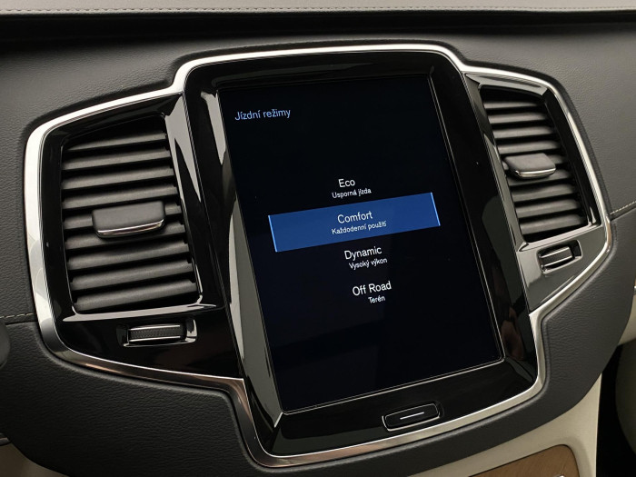Volvo XC90 B6 AWD INSCRIPTION REZERVACE