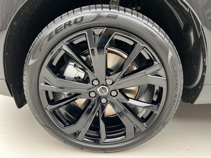 Volvo XC60 T8 AWD RECHARGE BLACK ULTRA