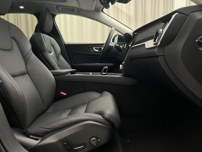 Volvo V60 B4 PLUS DARK AUT 1.maj.