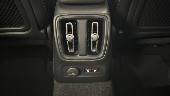 Volvo XC40 T5 RECHARGE REZERVACE