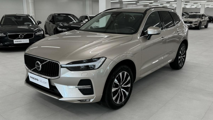 Volvo XC60 B4 AWD CORE AUT REZERVACE