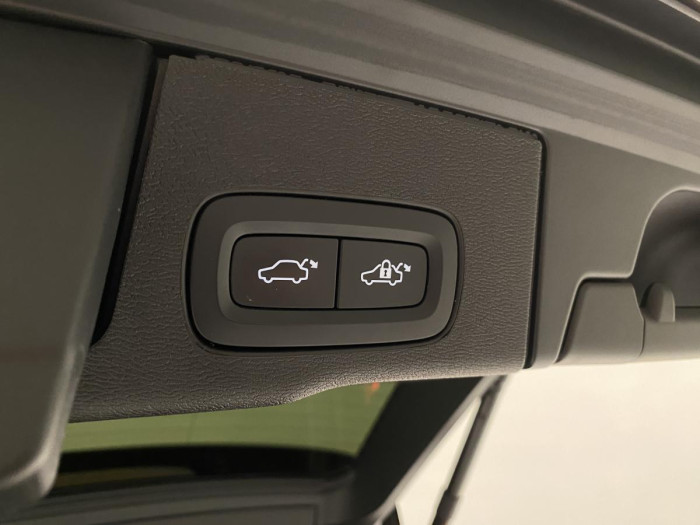 Volvo XC60 B4 MOMENTUM PRO AUT REZERVACE 2.0 Momentum