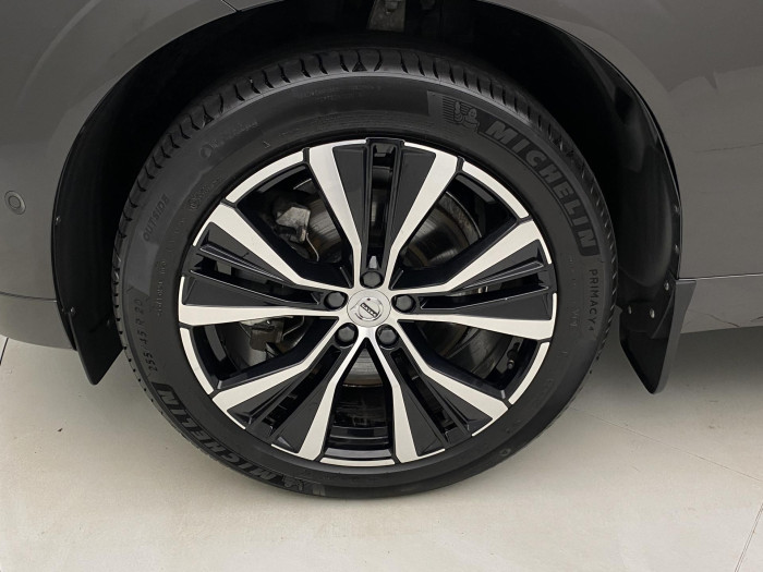 Volvo XC60 B4 AWD PLUS DARK AUT 1.maj
