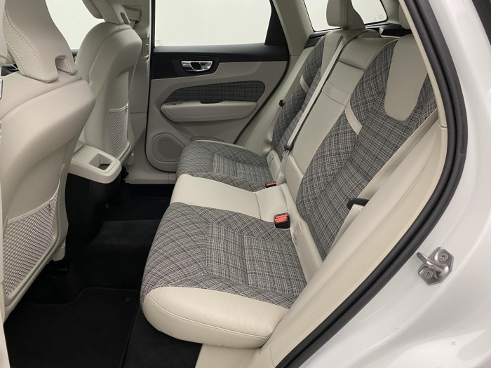 Volvo XC60 T5 AWD MOMENTUM AUT CZ 2.0 Momentum