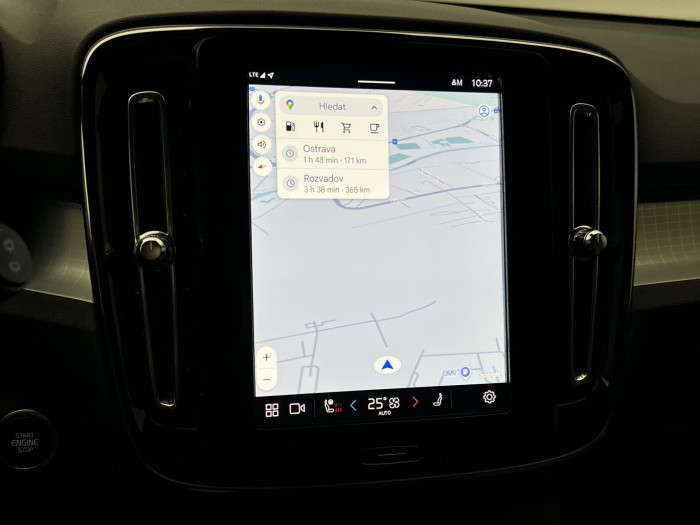 Volvo XC40 B3 PLUS DARK AUT CZ 1.maj.