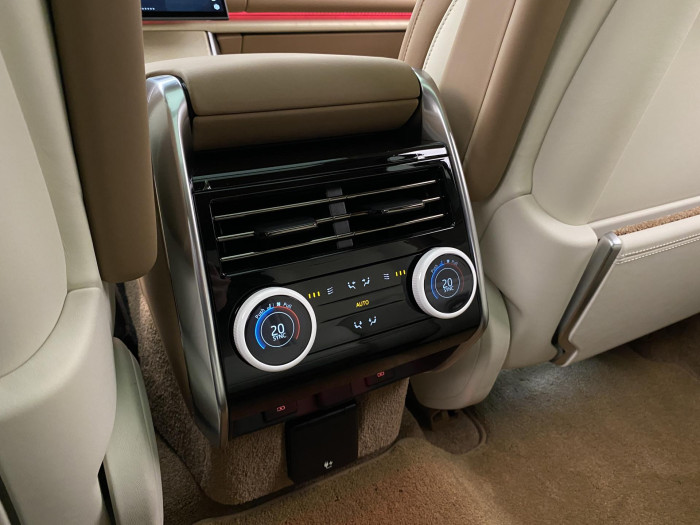 Land Rover Range Rover SV P615 SWB AWD AUT