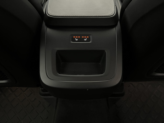 Volvo XC90 B5 AWD R-DESIGN 7MÍSTNÁ AUT CZ