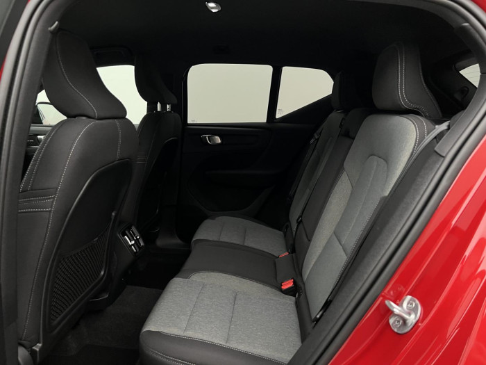 Volvo XC40 B3 PLUS DARK Aut CZ