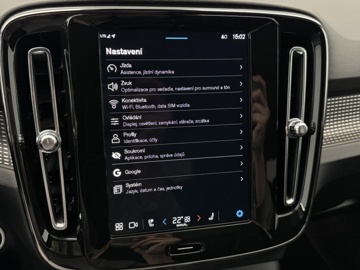 Volvo XC40 B4 ULTIMATE DARK REZERVACE