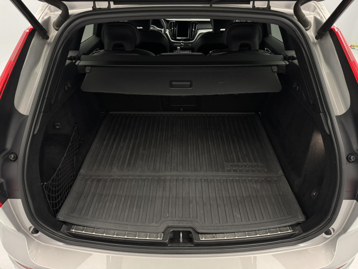 Volvo XC60 B4 AWD R-DESIGN AUT