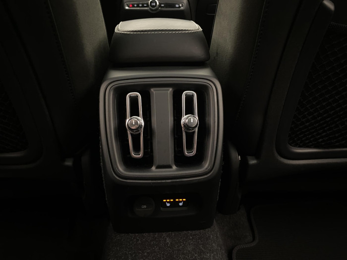 Volvo XC40 D4 AWD R-DESIGN AUT 2.0 d