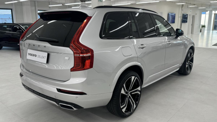 Volvo XC90 T8 AWD R-DESIGN REZERVACE