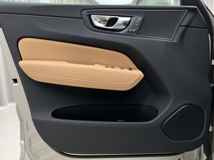Volvo XC60 T5 AWD INSCRIPTION AUT CZ