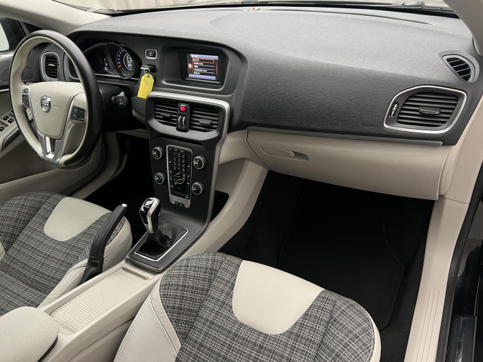 Volvo V40 D3 MOMENTUM CZ 2.0 d Momentum