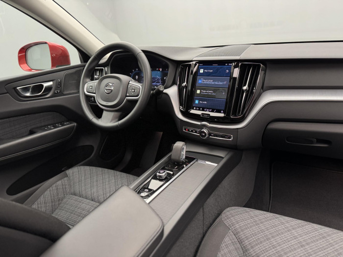 Volvo XC60 B4 AWD MOMENTUM PRO CZ 2.0 Momentum