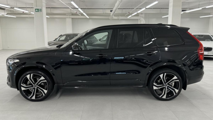 Volvo XC90 B5 AWD ULTIMATE DARK REZERVACE