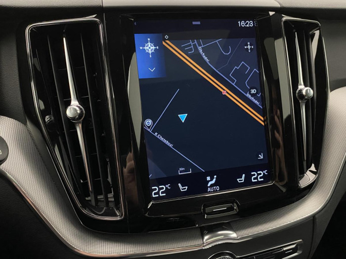 Volvo XC60 B5 AWD R-DESIGN REZERVACE