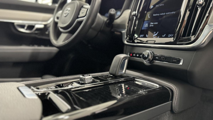 Volvo V90 T6 RECHARGE AWD REZERVACE