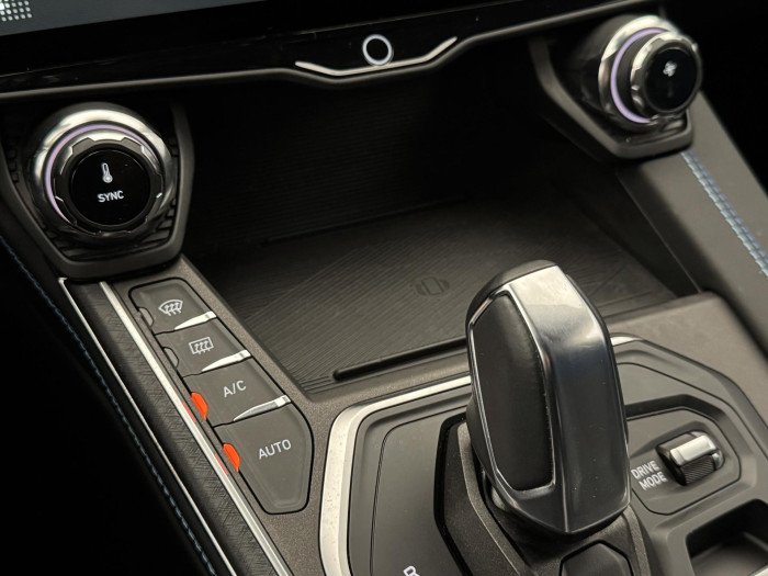 Lynk & Co 01 PHEV DCT AUT 1.maj