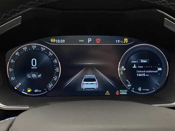 Lynk & Co 01 PHEV DCT AUT 1.maj. REZERVACE