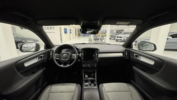Volvo XC40 B4 MOMENTUM REZERVACE 2.0 Momentum