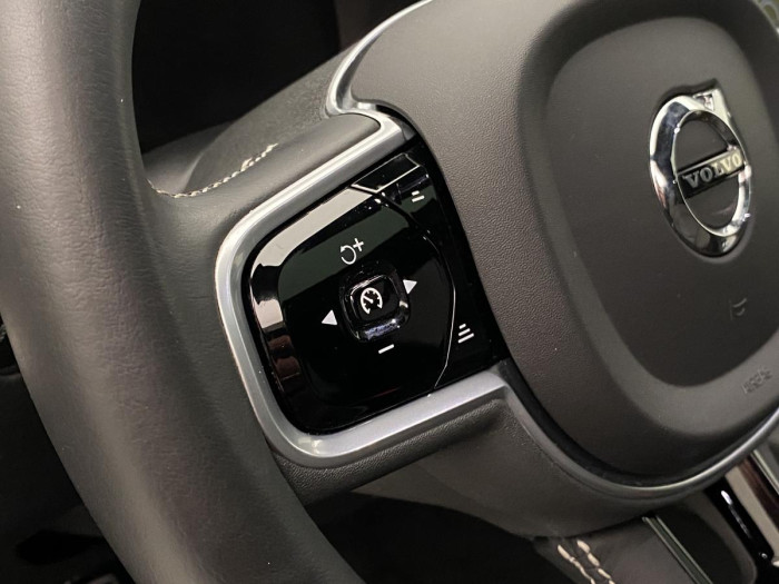 Volvo XC60 B4 AWD R-DESIGN AUT