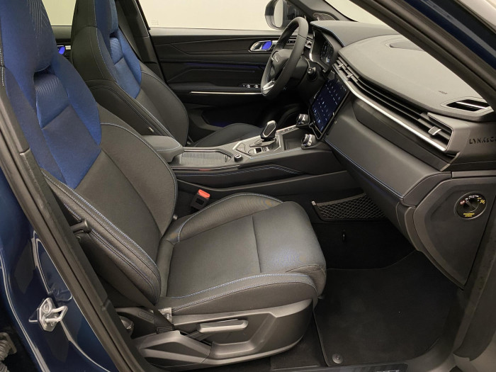 Lynk & Co 01 PHEV DCT AUT 1.maj REZERVACE