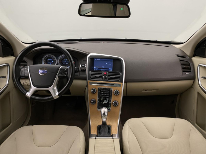 Volvo XC60 D5 AWD MOMENTUM AUT REZERVACE 2.4 d Momentum