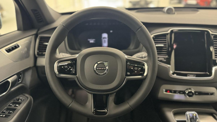 Volvo XC90 B5 AWD ULTIMATE DARK REZERVACE