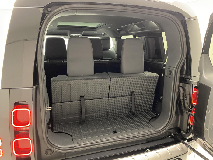 Land Rover Defender 110 D300 X-DYNAMIC HSE AWD 7m 3.0 d Dynamic