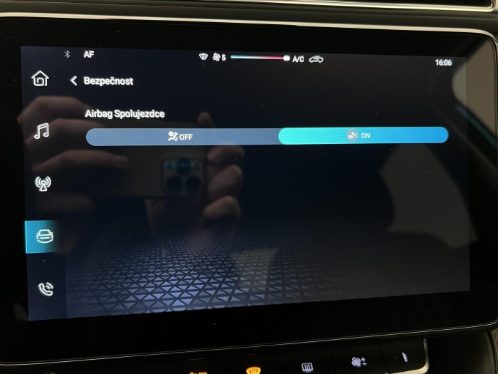 MG ZS 1.5 ESSENTIAL PLUS CZ