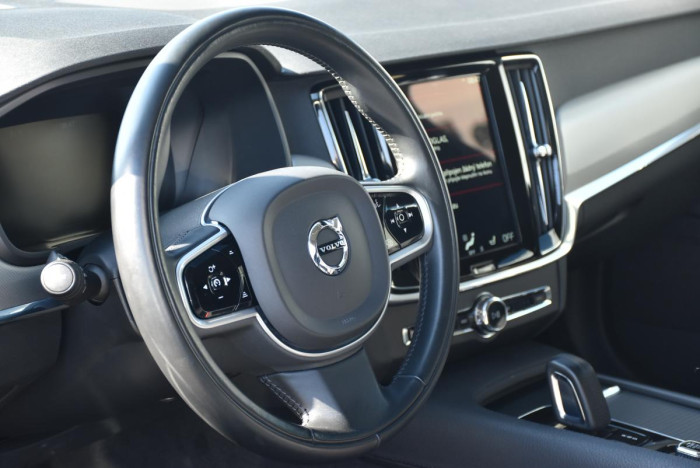 Volvo V90 B4 MOMENTUM PRO REZERVACE 2.0 Momentum