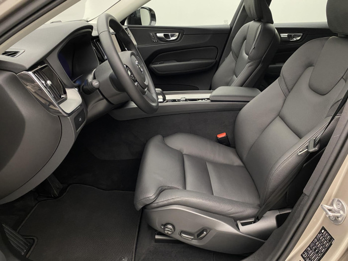 Volvo XC60 B5 AWD DARK PLUS AUT CZ