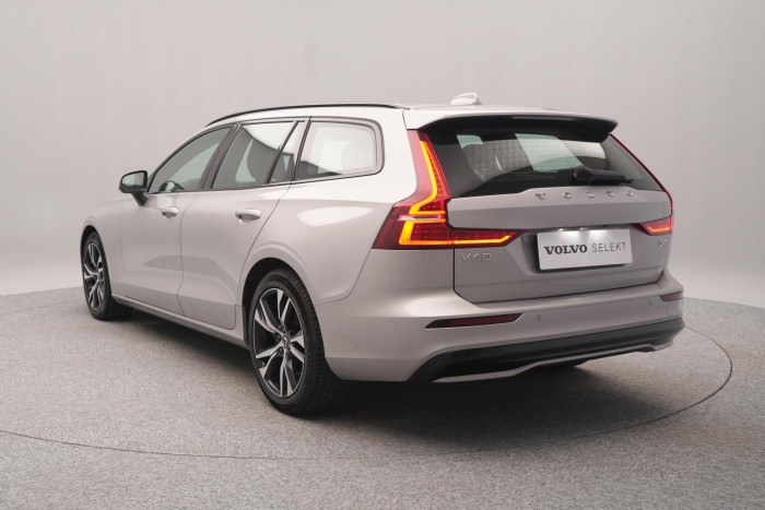 Volvo V60 B4 DARK PLUS AUT CZ 1.maj