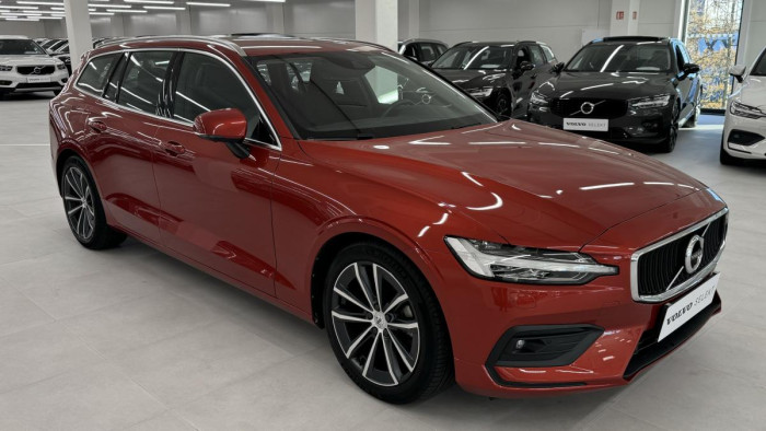 Volvo V60 B4 MOMENTUM AUT REZERVACE 2.0 Momentum