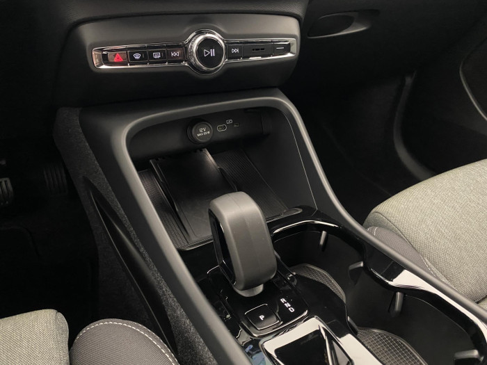 Volvo XC40 B3 DARK PLUS AUT CZ